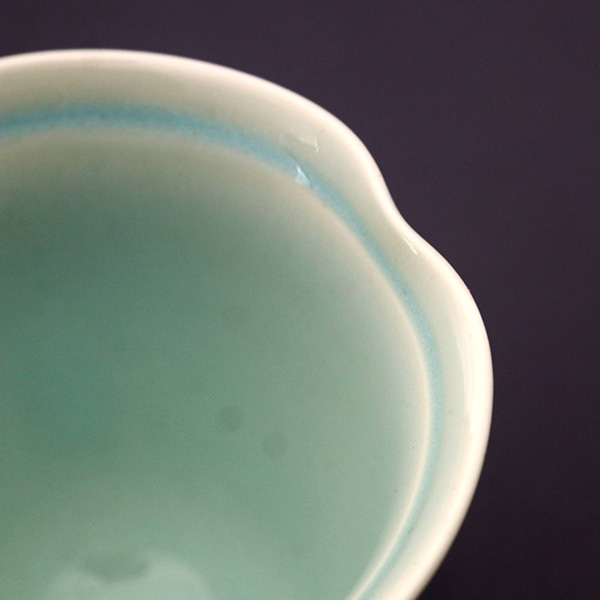 青白磁輪花ワインカップ