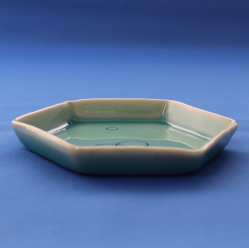 青釉六角小皿